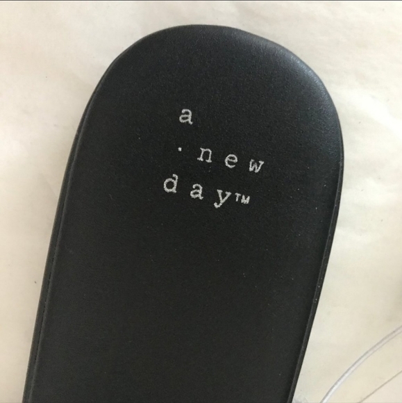 A New Day Black Toe Ring Sandals - Picture 11 of 11